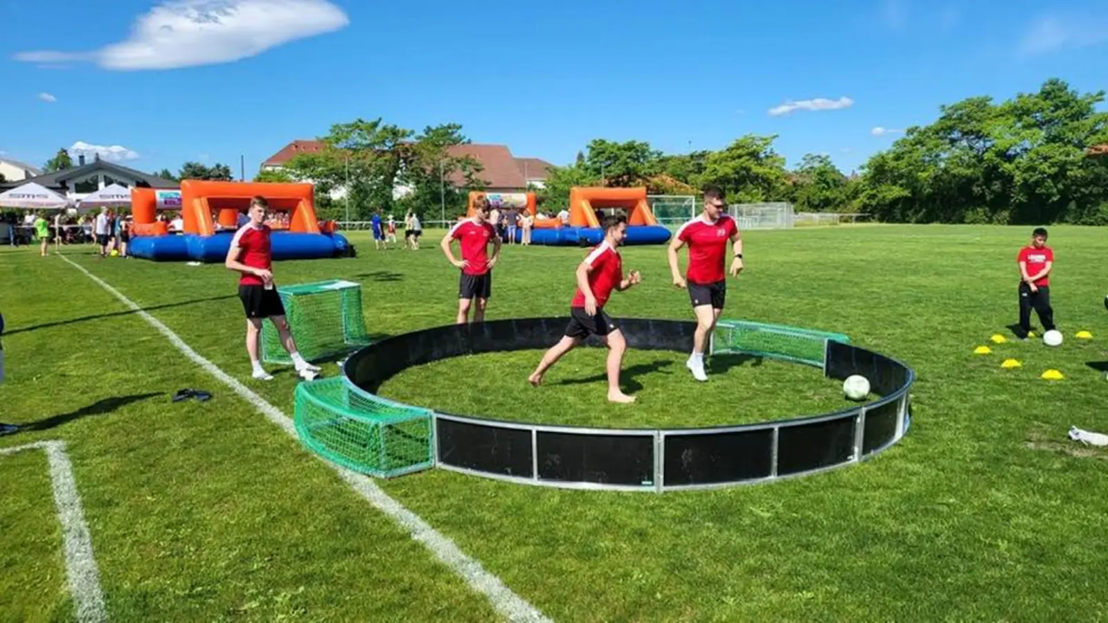 Mini-Fussballarena Turnier in vollem Gange
